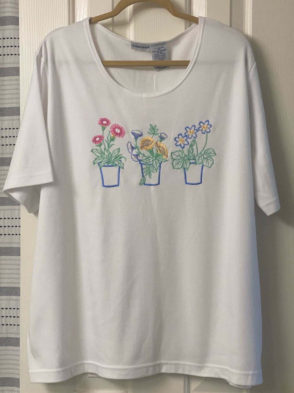 Cabin Creek White Floral Flowerpot Embroidered Short Sleeve Tee Size 3X NWT